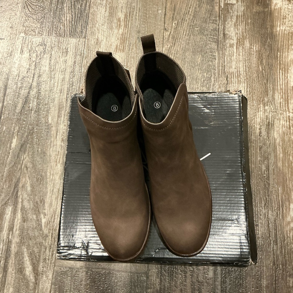 Elegant Brown Ankle Booties Size 8 - Picture 16 of 16